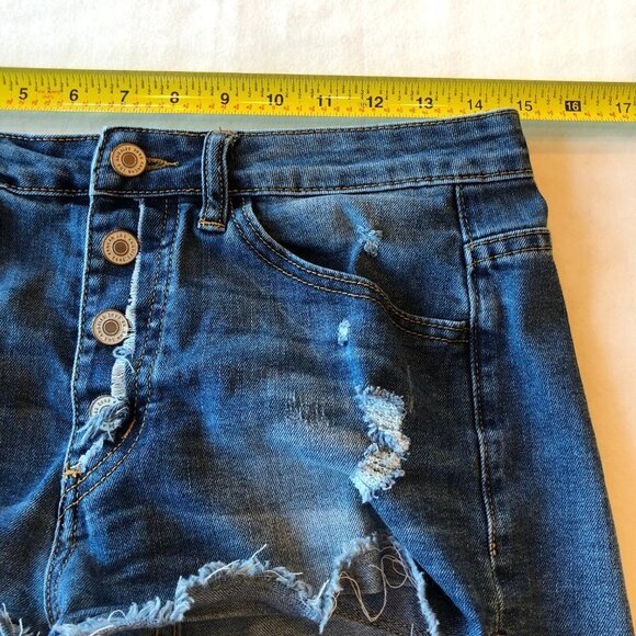 KanCan Distressed Button Fly Raw Hem Denim Shorts Size Large - Picture 6 of 8